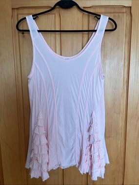 S-M.  FREE PEOPLE  Lovely Ballet  Pink Ruffle Panel Tank